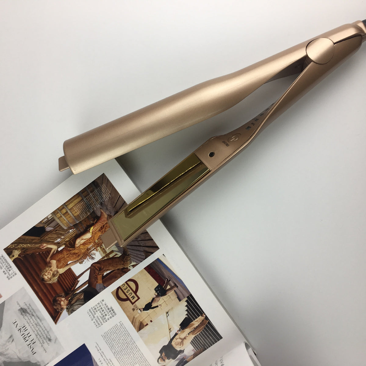 Gold Dual-Use Hair Straightener with 5 Heat Settings